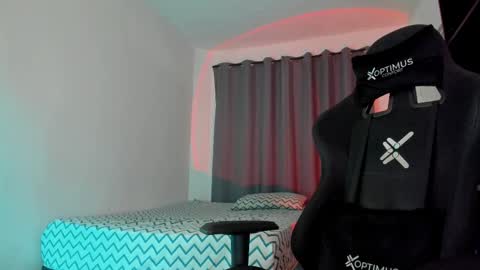 Snapshot of pierrevidal chatting on December 1, 10:15 pm Pierre online show from December 1, 10:15 pm