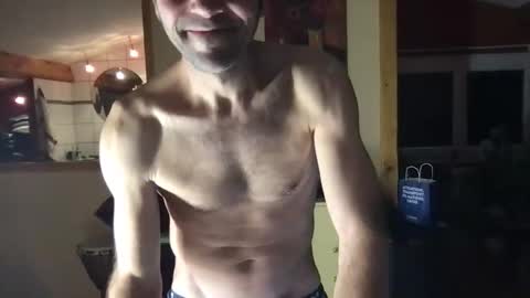 Snapshot of pierrohhh chatting on December 17, 9:21 pm pierrohhh online show from December 17, 9:21 pm