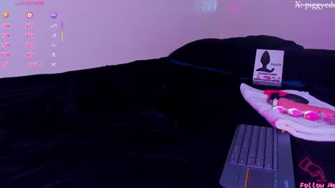 Snapshot of piggy_eddy chatting on May 15, 10:44 am Eddy Brock... Its a pleasure to talk to... online show from May 15, 10:44 am