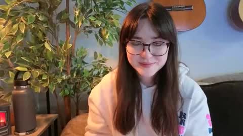 PilloGoddess online show from May 7, 10:09 am