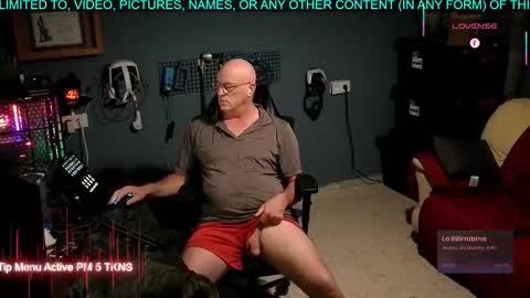 Snapshot of pilot_dave_69 chatting on November 9, 5:28 am Dave online show from November 9, 5:28 am