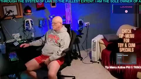 Snapshot of pilot_dave_69 chatting on November 24, 4:23 am Dave online show from November 24, 4:23 am