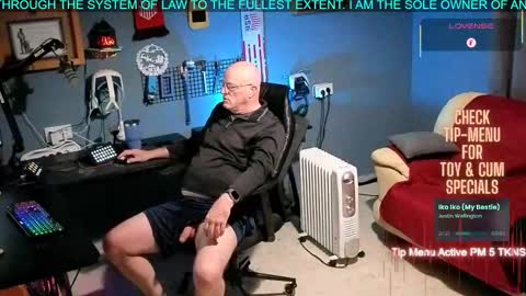 Snapshot of pilot_dave_69 chatting on November 29, 5:10 am Dave online show from November 29, 5:10 am