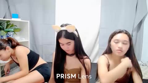 Snapshot of pinay_ak chatting on November 17, 12:44 pm pinay_ak online show from November 17, 12:44 pm