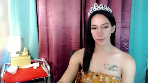 lucyLove online show from May 12, 1:47 am
