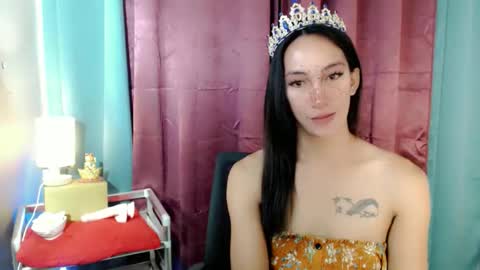lucyLove online show from May 14, 3:02 am