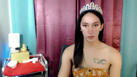 lucyLove online show from May 22, 2:51 am