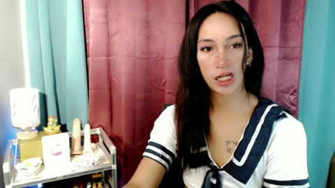 lucyLove online show from June 22, 5:04 am