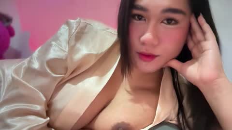 Snapshot of pinay_sofiexx chatting on May 10, 8:19 am sofielove online show from May 10, 8:19 am