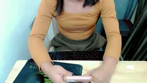 Snapshot of pinay_sweetgirl_ chatting on October 9, 6:17 pm pinay_sweetgirl_ online show from October 9, 6:17 pm