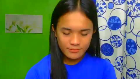 pinaymorena_rhowe online show from December 9, 12:08 pm