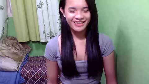 pinaymorena_rhowe online show from December 19, 10:02 am