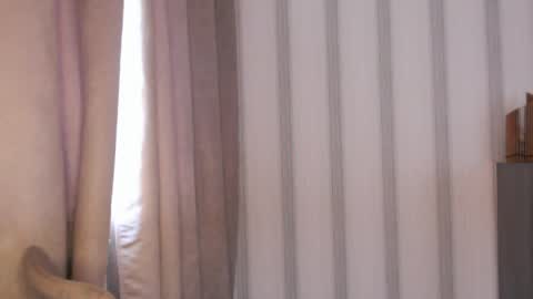 Snapshot of pineapple__mood chatting on May 6, 5:46 am online show from May 6, 5:46 am