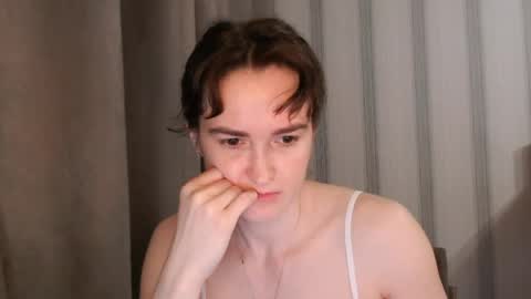Snapshot of pineapple__mood chatting on May 15, 5:58 am online show from May 15, 5:58 am