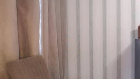 Snapshot of pineapple__mood chatting on June 8, 8:15 am online show from June 8, 8:15 am