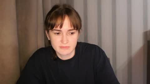 Snapshot of pineapple__mood chatting on June 9, 4:40 pm online show from June 9, 4:40 pm
