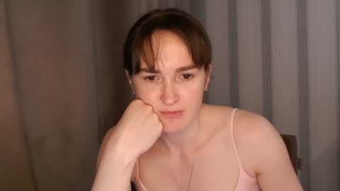 Snapshot of pineapple__mood chatting on June 14, 10:28 am online show from June 14, 10:28 am
