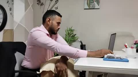 pineappleflipped online show from June 25, 5:12 am