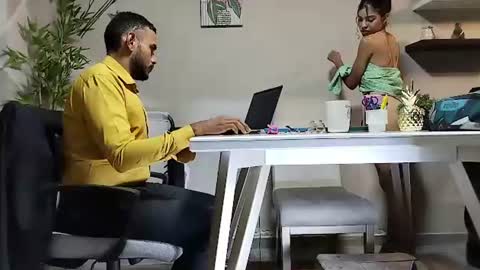 pineappleflipped online show from June 28, 9:26 am
