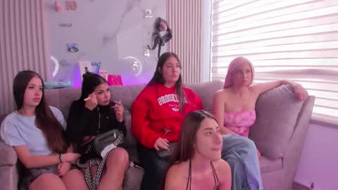 pink_as online show from February 9, 1:26 pm