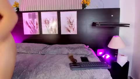 pink_as online show from March 5, 2:57 pm