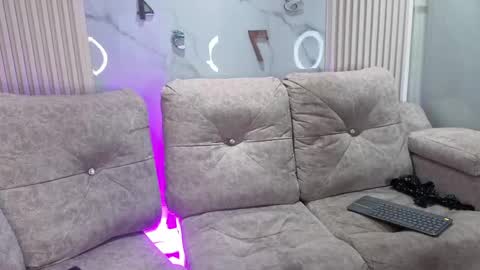 pink_as online show from April 28, 4:17 am