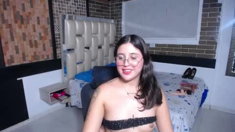 Snapshot of pink_fox03 chatting on June 6, 8:57 pm pink_fox03 online show from June 6, 8:57 pm