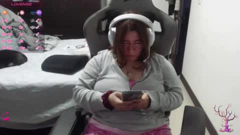 Snapshot of pink_girl0n chatting on December 17, 11:11 pm Kitty online show from December 17, 11:11 pm