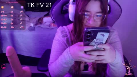 Snapshot of pink_girl0n chatting on January 6, 6:00 pm Kitty online show from January 6, 6:00 pm