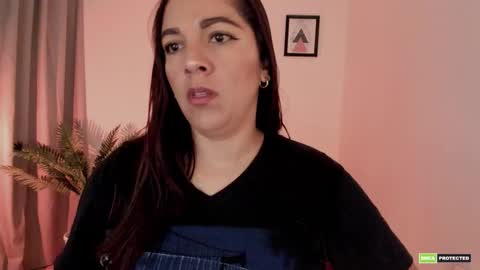 Snapshot of pink_kitten_ chatting on November 11, 10:37 am Eli online show from November 11, 10:37 am