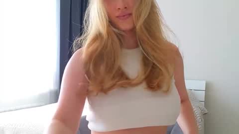 Snapshot of pink_rosee_ chatting on September 10, 3:17 am online show from September 10, 3:17 am