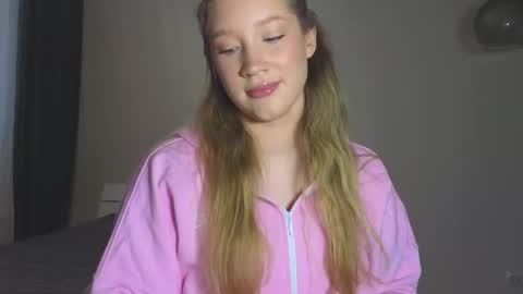 Snapshot of pink_rosee_ chatting on December 2, 3:01 am online show from December 2, 3:01 am