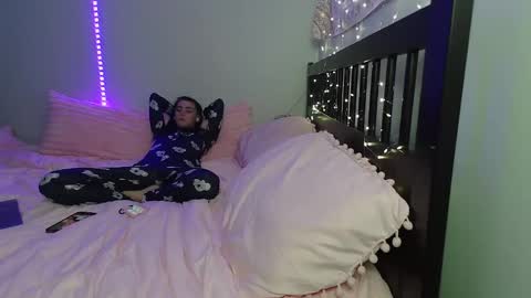 Snapshot of pink_tv chatting on November 3, 1:19 am pink_tv online show from November 3, 1:19 am