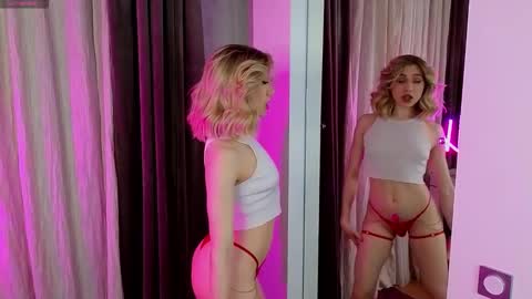 Snapshot of pinkadele chatting on February 1, 7:23 pm Adele online show from February 1, 7:23 pm