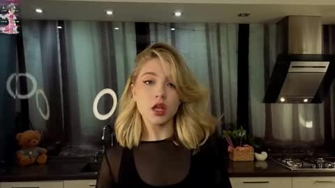 Snapshot of pinkadele chatting on February 19, 10:23 am Adele online show from February 19, 10:23 am