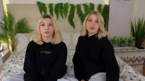 Snapshot of pinkadele chatting on September 29, 9:47 am Adele online show from September 29, 9:47 am