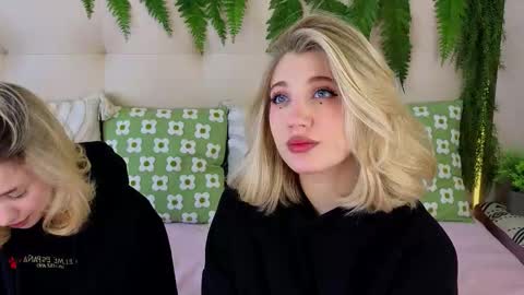 Snapshot of pinkadele chatting on October 16, 8:59 am Adele online show from October 16, 8:59 am