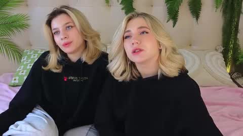 Snapshot of pinkadele chatting on October 21, 9:10 am Adele online show from October 21, 9:10 am