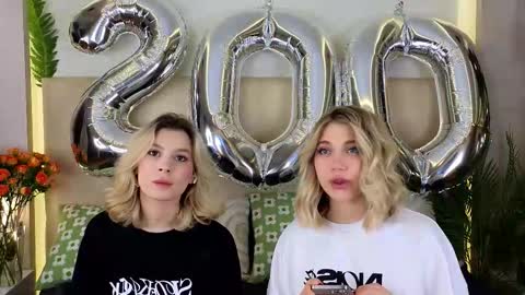 Snapshot of pinkadele chatting on November 10, 9:19 am Adele online show from November 10, 9:19 am