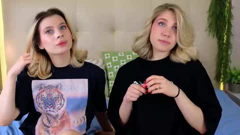 Snapshot of pinkadele chatting on November 14, 10:40 pm Adele online show from November 14, 10:40 pm