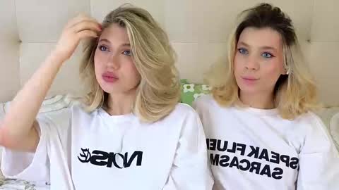 Snapshot of pinkadele chatting on November 21, 8:24 am Adele online show from November 21, 8:24 am