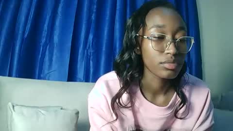 PinkyAura online show from May 24, 10:15 pm