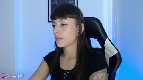 Emily online show from December 5, 8:44 pm