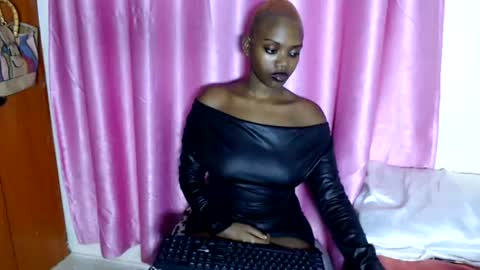 pinkdomina01 online show from June 15, 9:17 pm