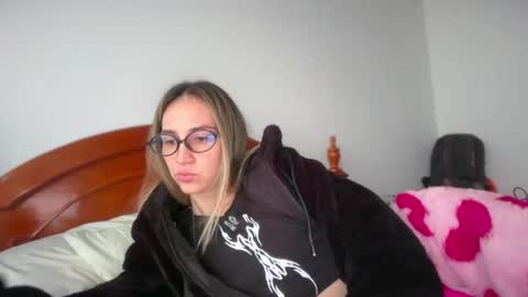 Snapshot of pinkilola chatting on May 31, 3:41 pm Pinkilola online show from May 31, 3:41 pm