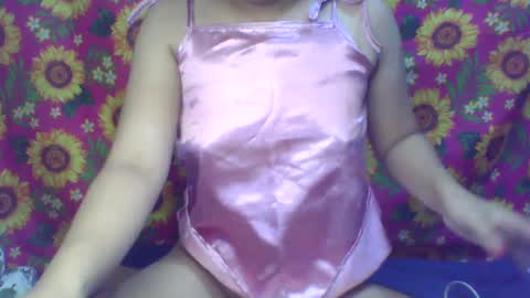 Snapshot of pinkish_shine chatting on February 4, 2:39 am Hi its me shine online show from February 4, 2:39 am
