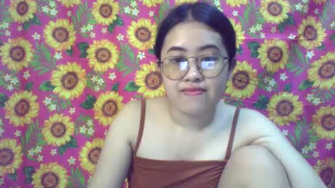 Snapshot of pinkish_shine chatting on February 4, 8:56 am Hi its me shine online show from February 4, 8:56 am