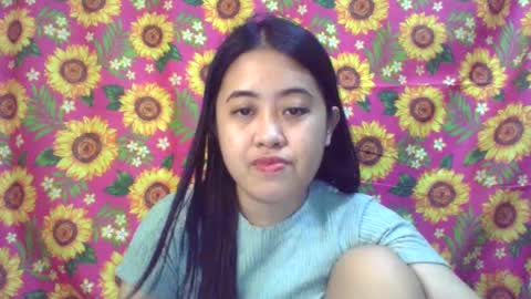 Snapshot of pinkish_shine chatting on February 4, 12:00 pm Hi its me shine online show from February 4, 12:00 pm
