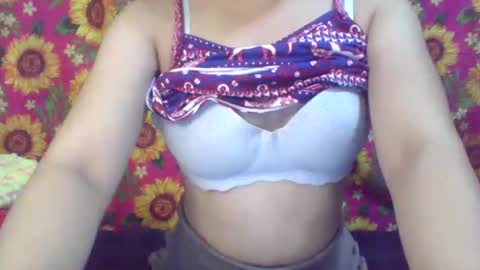Snapshot of pinkish_shine chatting on February 7, 10:08 am Hi its me shine online show from February 7, 10:08 am