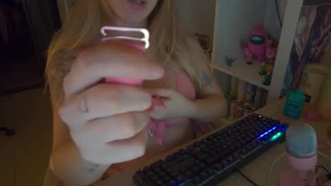 Snapshot of pinkladyx2 chatting on October 23, 8:51 pm pinkladyx2 online show from October 23, 8:51 pm